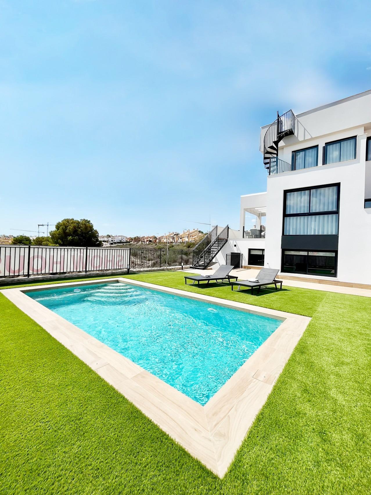 Nybygd villa med takterrasse – Privat basseng og 3 soverom, bilde 1