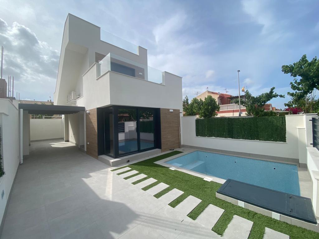 Nybygd villa med takterrasse – Privat basseng og 700 m til strand, bilde 1