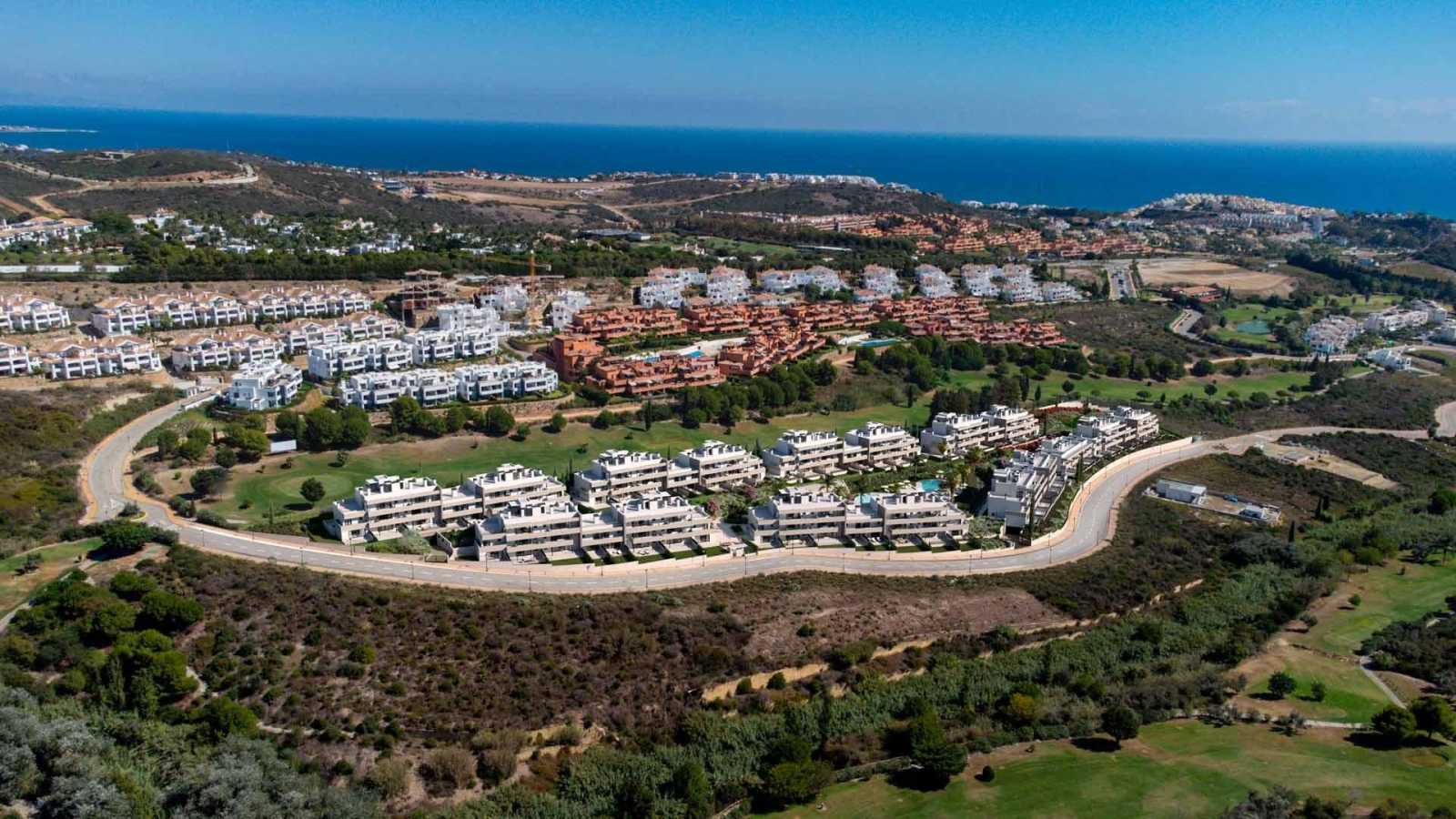 Nybygd rekkehus med 3 soverom og privat terrasse i Casares, bilde 1