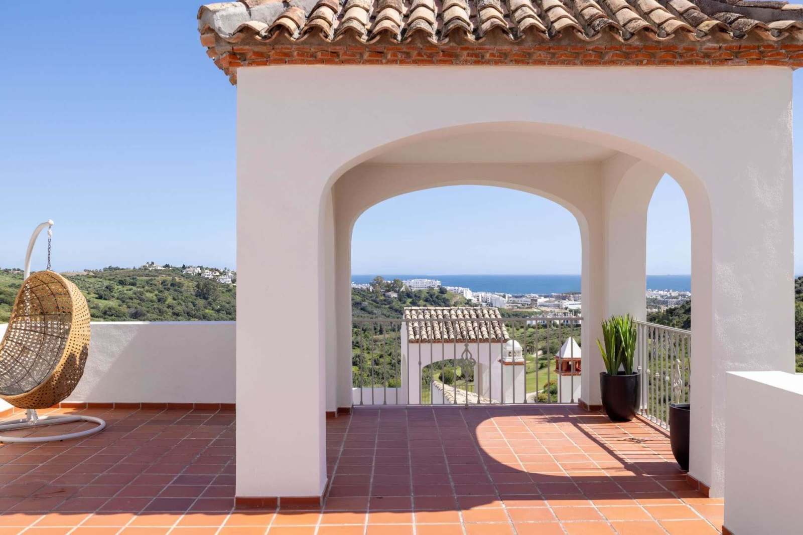 Kjempeflott villa med havutsikt og takterrasse – Privat basseng og 3 soverom, bilde 1