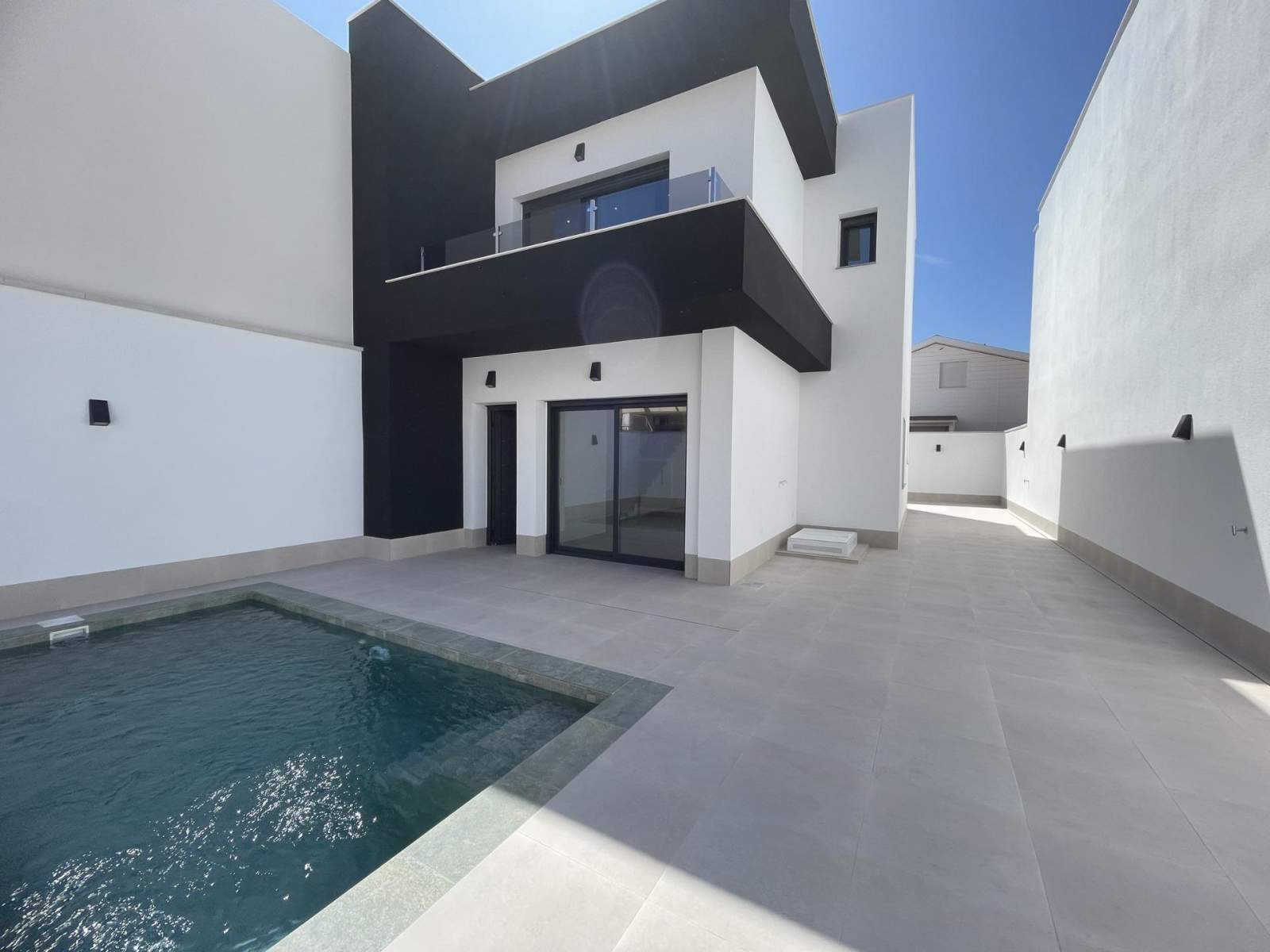 Ny villa med privat basseng, bilde 1