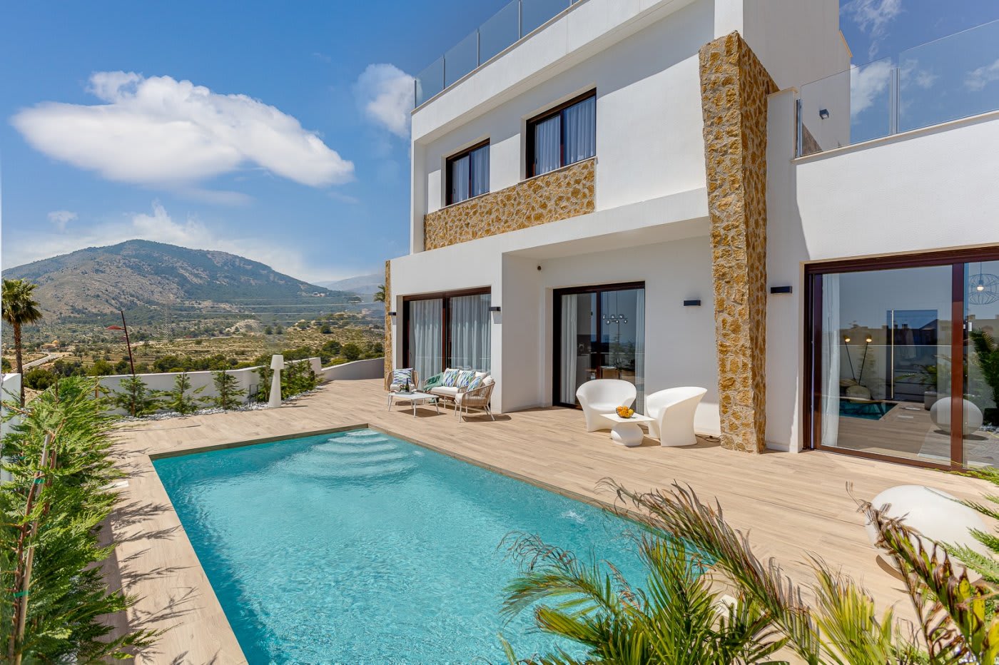 Eksklusiv villa med takterrasse og privat basseng, bilde 1