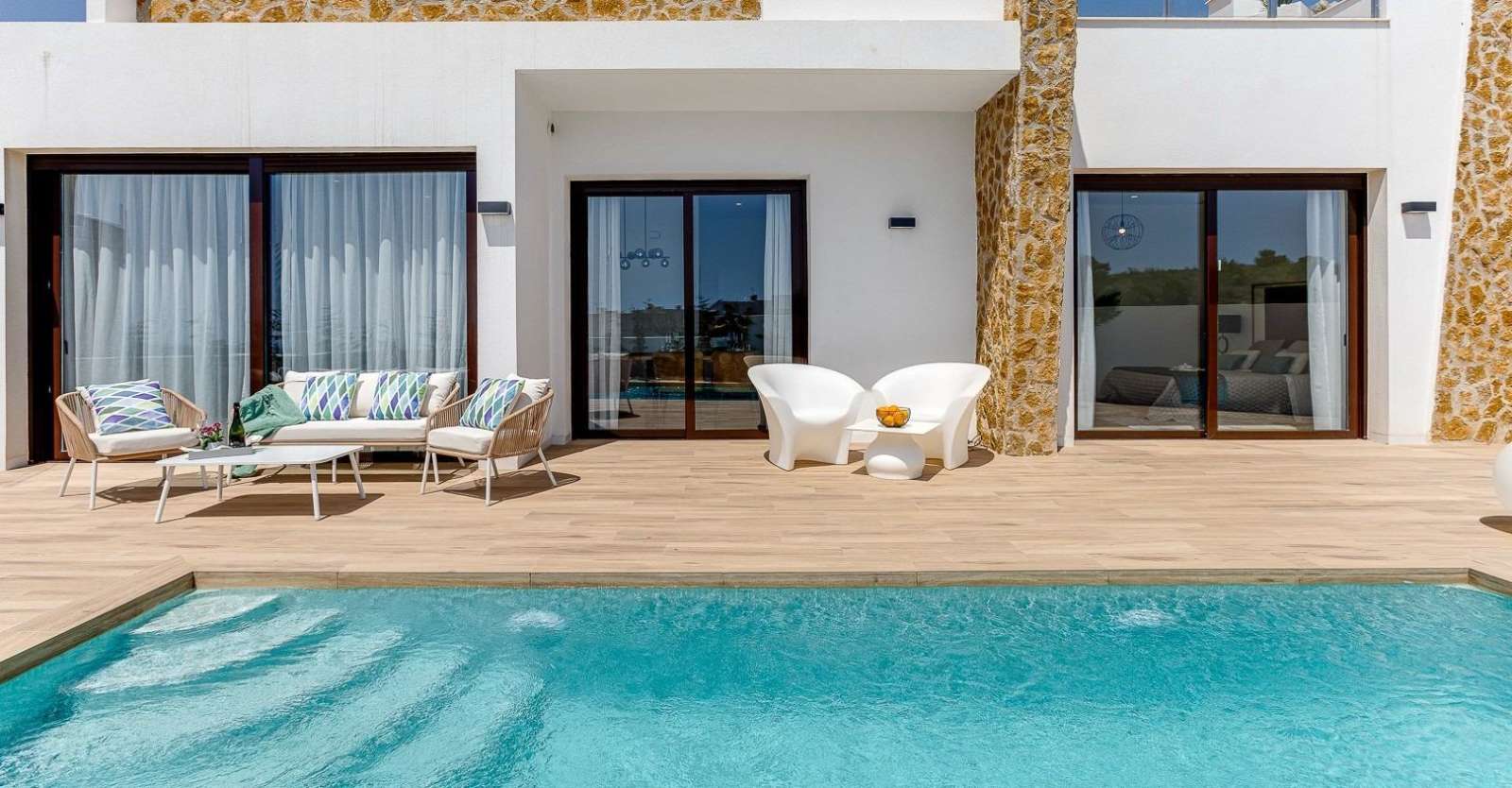 Kjempeflott nybyggvilla med takterrasse – Privat basseng og 3 soverom, bilde 1