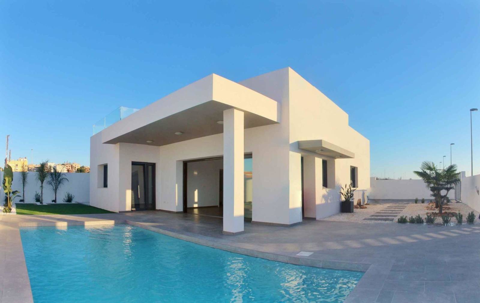 Nybygd villa med privat basseng og takterrasse, bilde 1