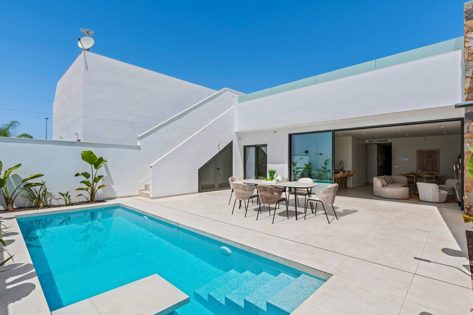 Nybygd villa med takterrasse og privat basseng, bilde 1
