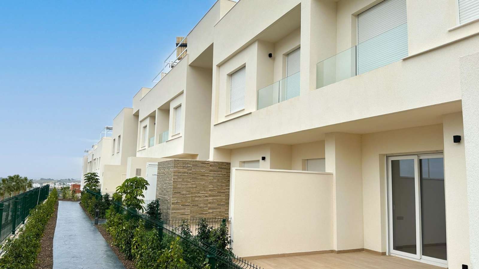 Nybygd bungalow med takterrasse – Fellesbasseng og 2 soverom, bilde 1