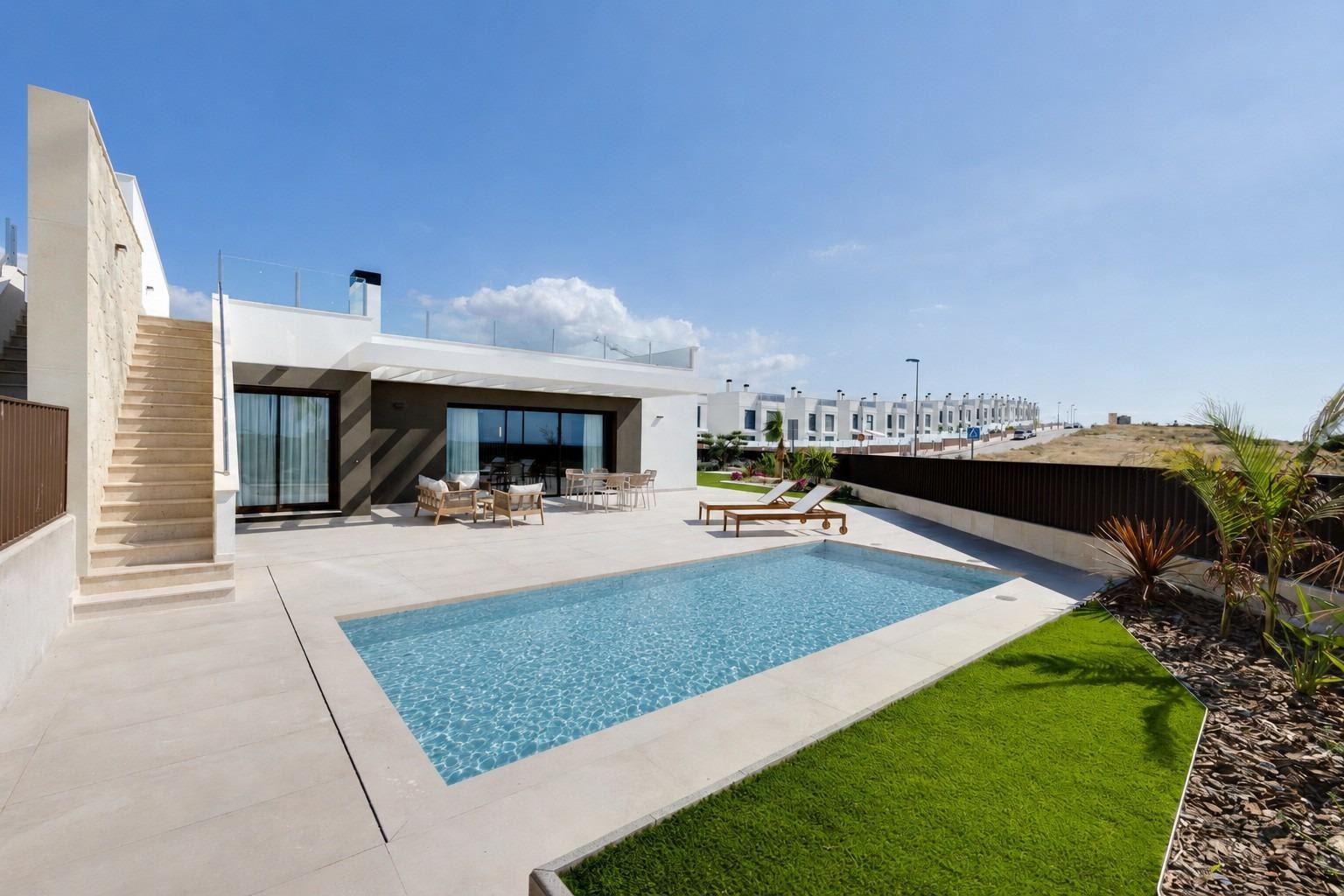 Nybygd villa med takterrasse og havutsikt – Privat basseng og 3 soverom, bilde 1