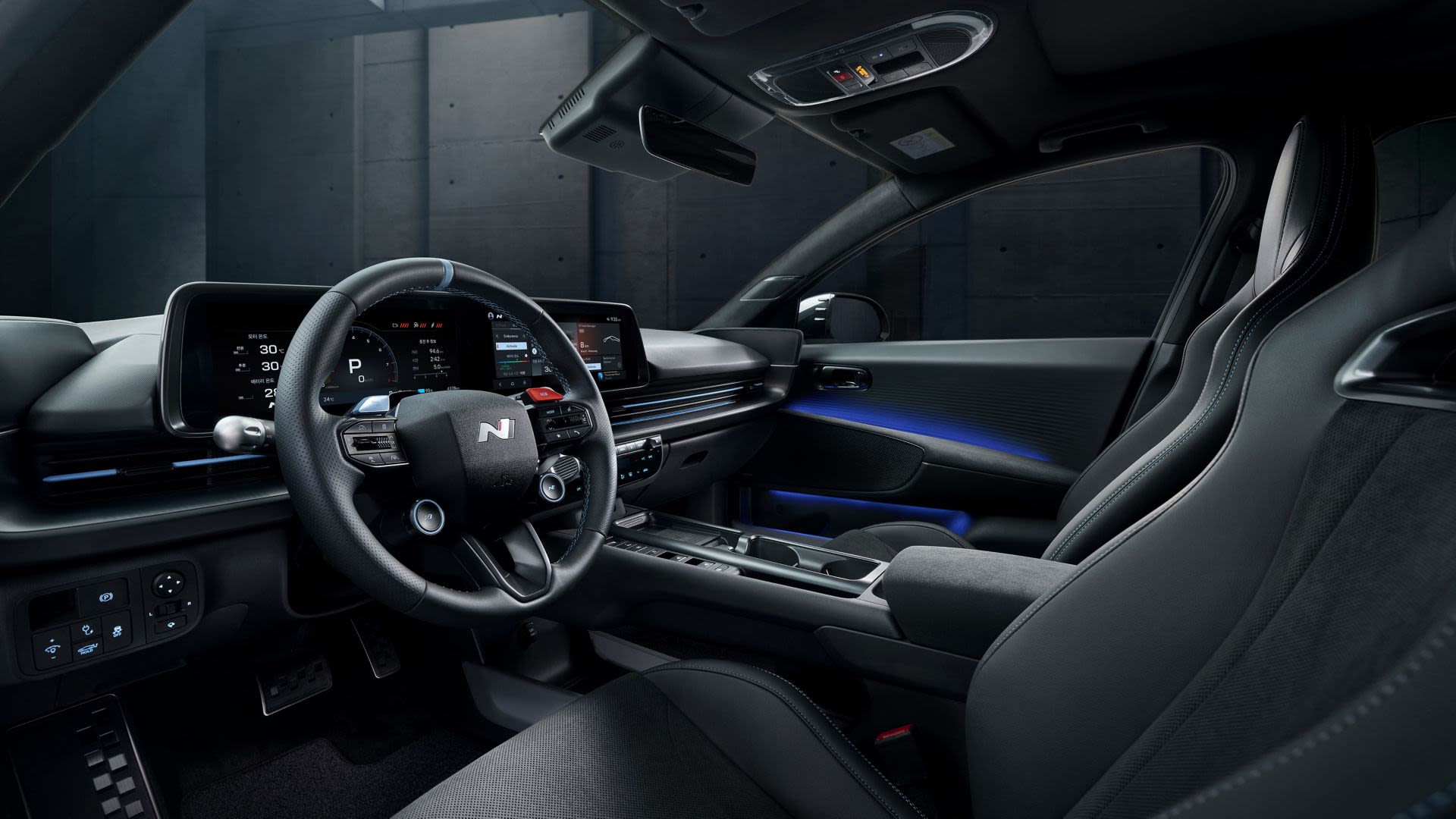 IONIQ 6 N cockpit med N-ratt og display