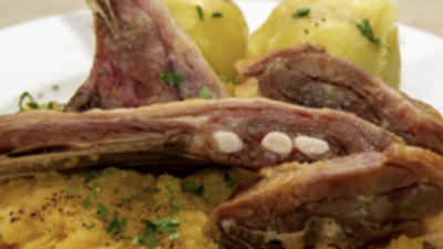 Pinnekjøtt med kålrotstappe, potet og pinnefett