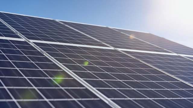 Solenergi og solpaneler på tak