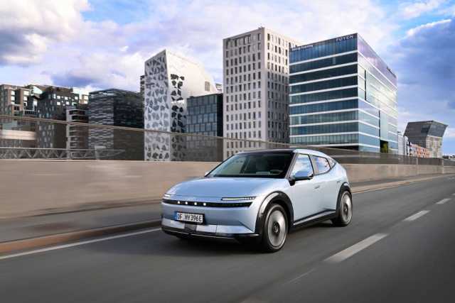 Hyundai IONIQ 3 i bymiljø og norsk natur - image 3