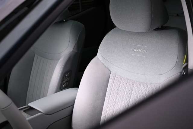 Lyst interiør i Hyundai IONIQ 3 - image 4