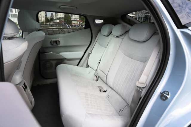 Lyst interiør i Hyundai IONIQ 3 - image 3