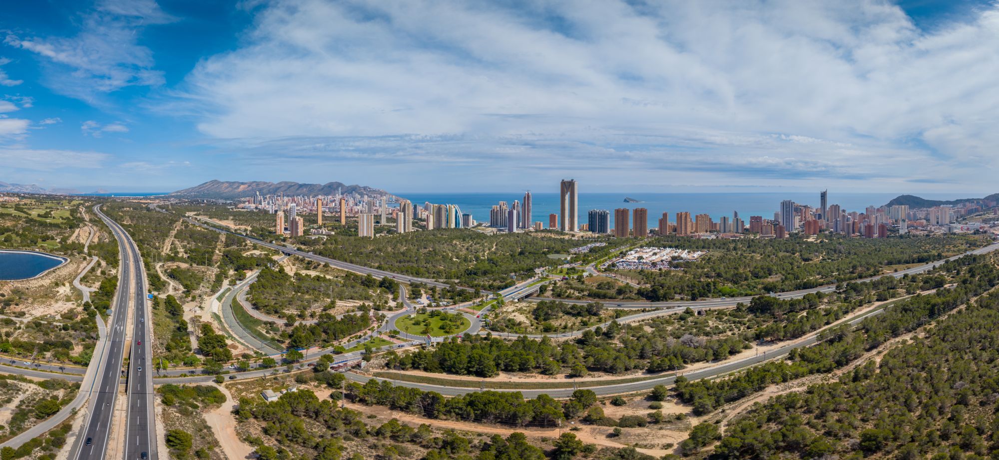 Skyline de Benidorm y costa mediterránea