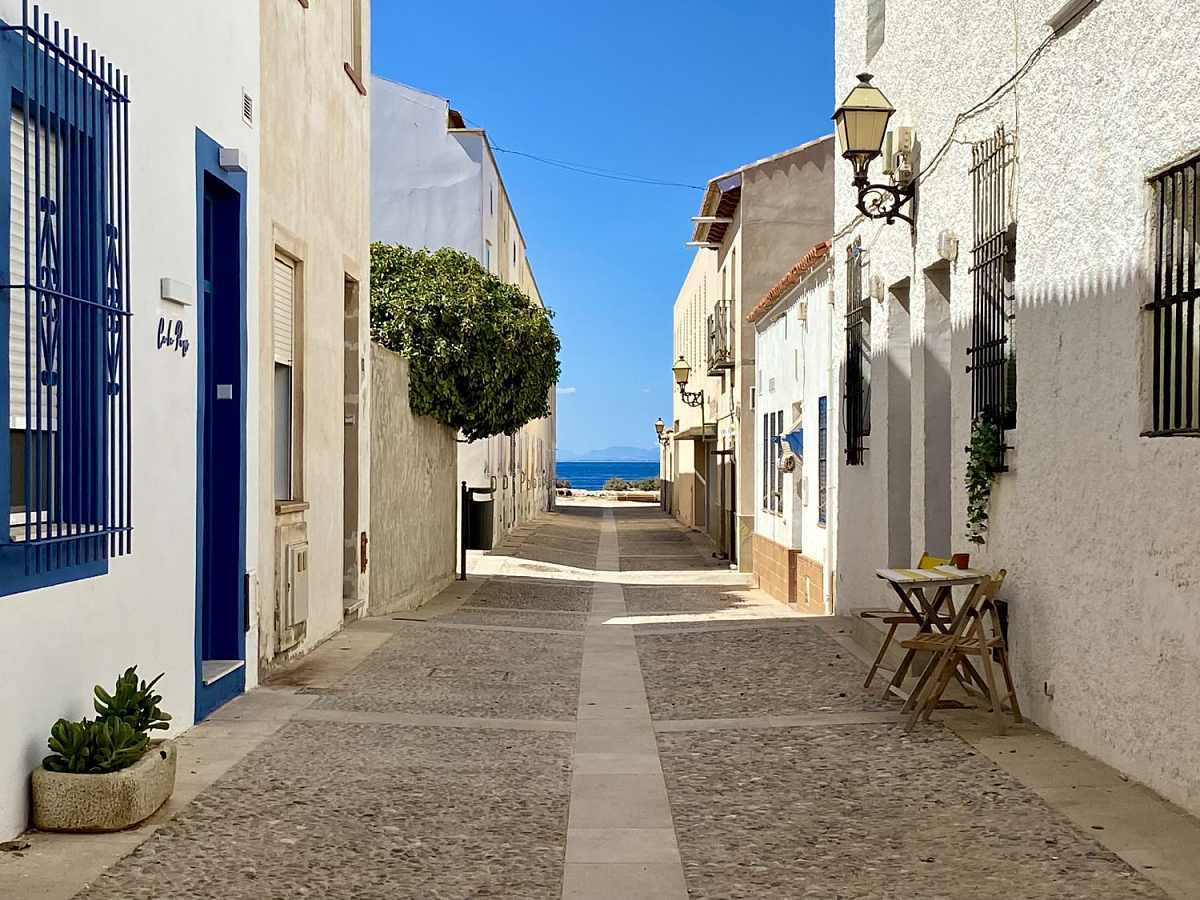 Narrow alley in a traditional Spanish old town, typical of properties with renovation potential