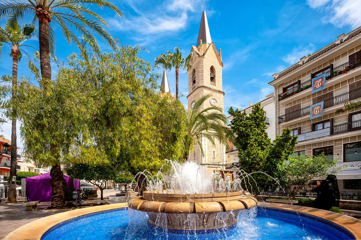 Cathedral Puríssima Xiqueta and fountain in the historic center of Benissa