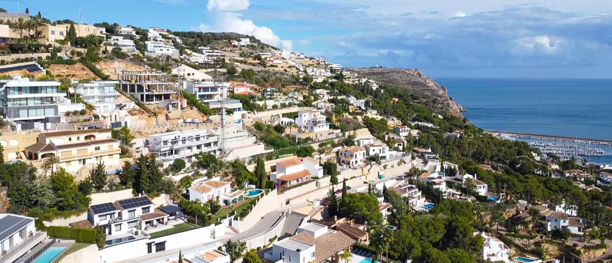 Zona residencial mediterránea donde las reglas del impuesto municipal dependen del ayuntamiento local