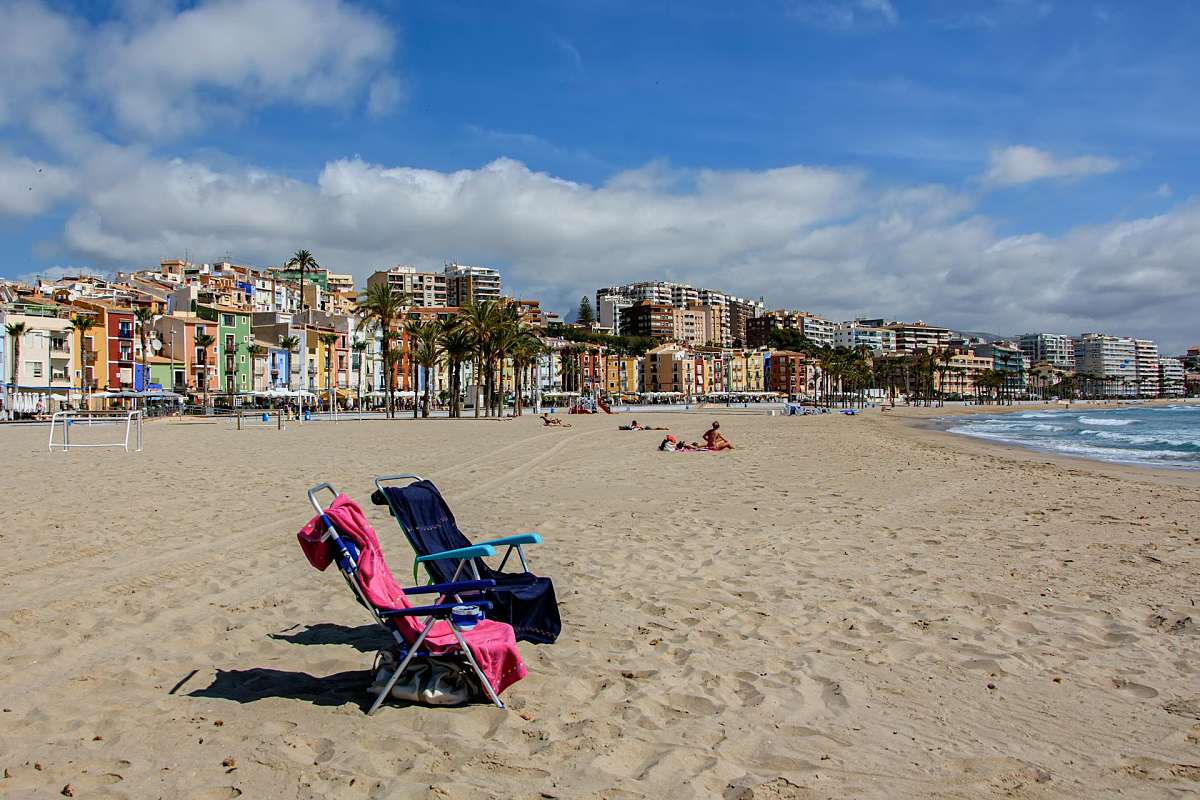 Quiet beach scene on the Mar Menor coast