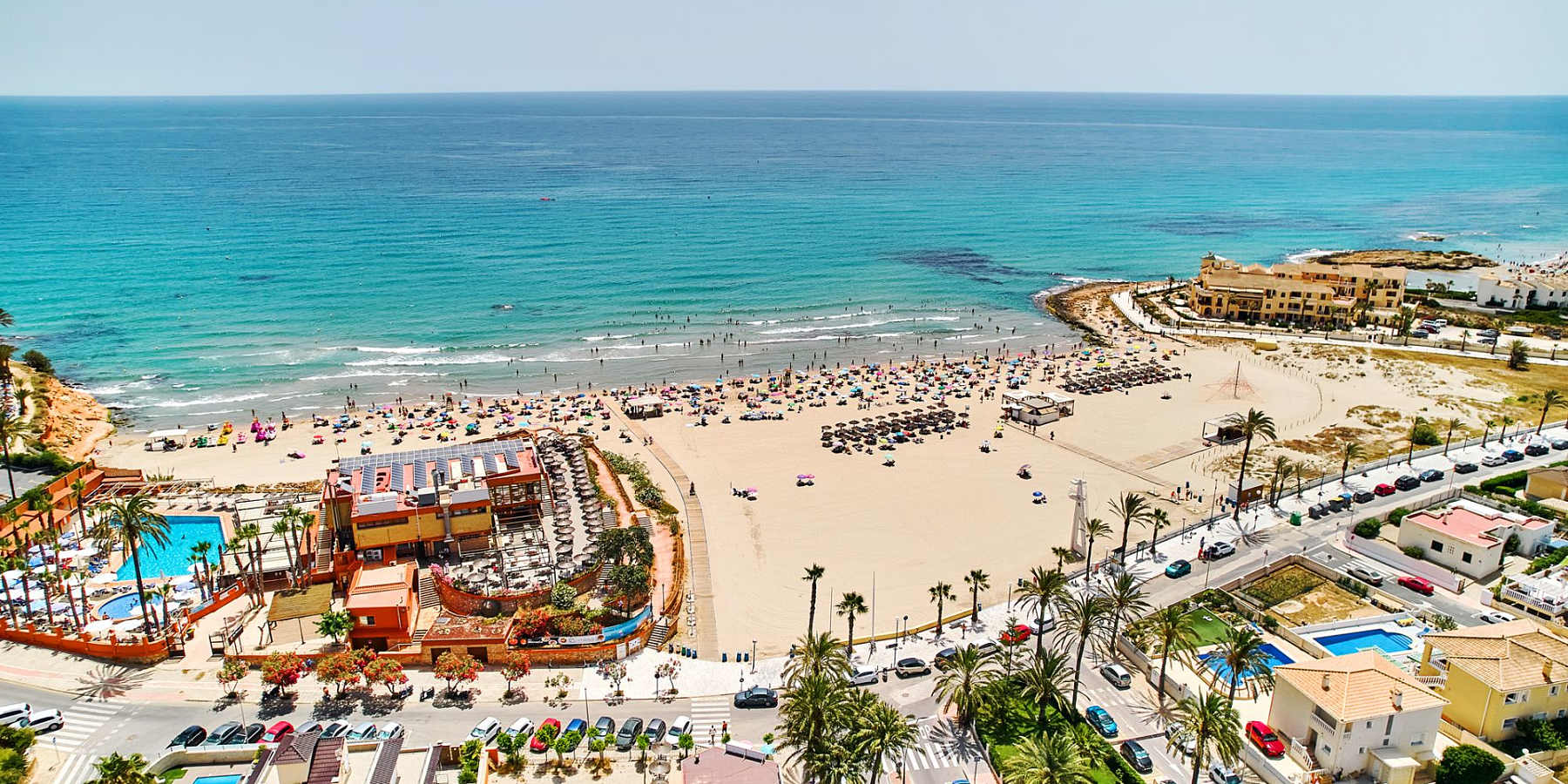 Flygbild över La Zenia-stranden i Orihuela Costa