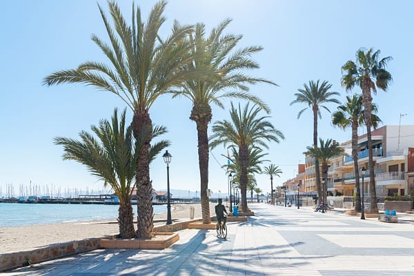 Los Alcázares beach and promenade