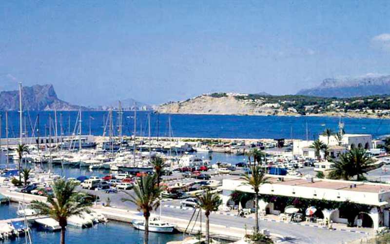 Marinaen i Moraira med Peñón de Ifach i det fjerne