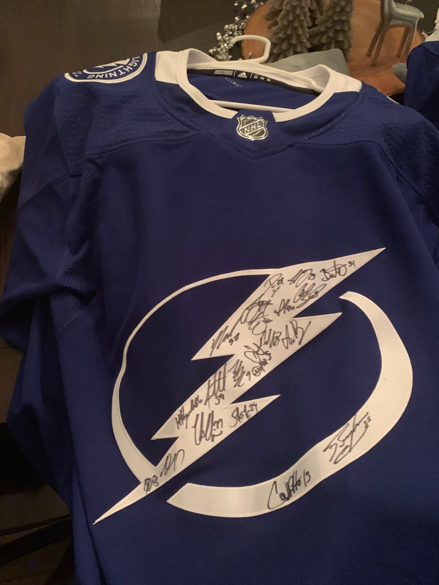tampa bay lightning jersey auction