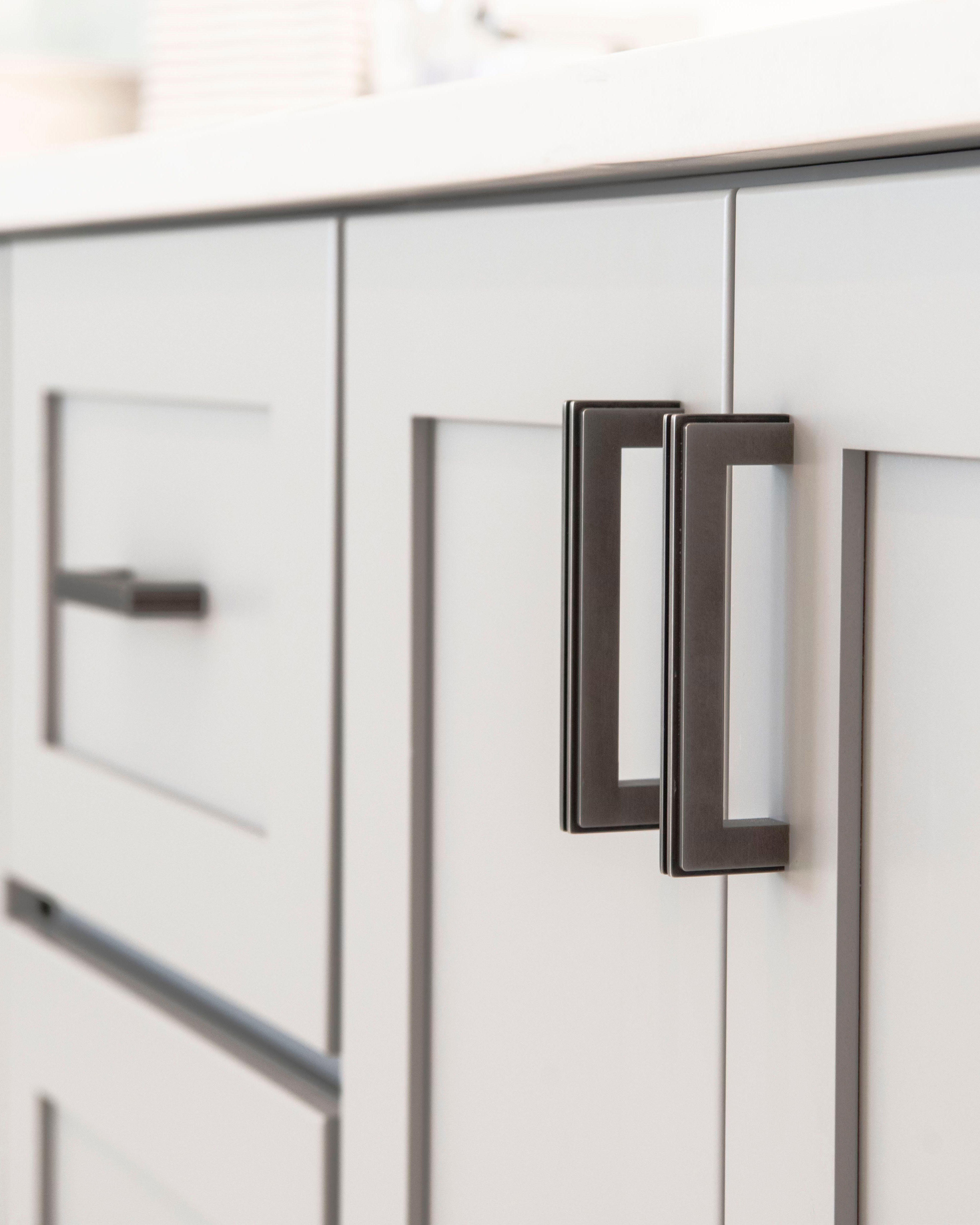 Thom Filicia for Accurate Cabinet Hardware Carrera Pulls