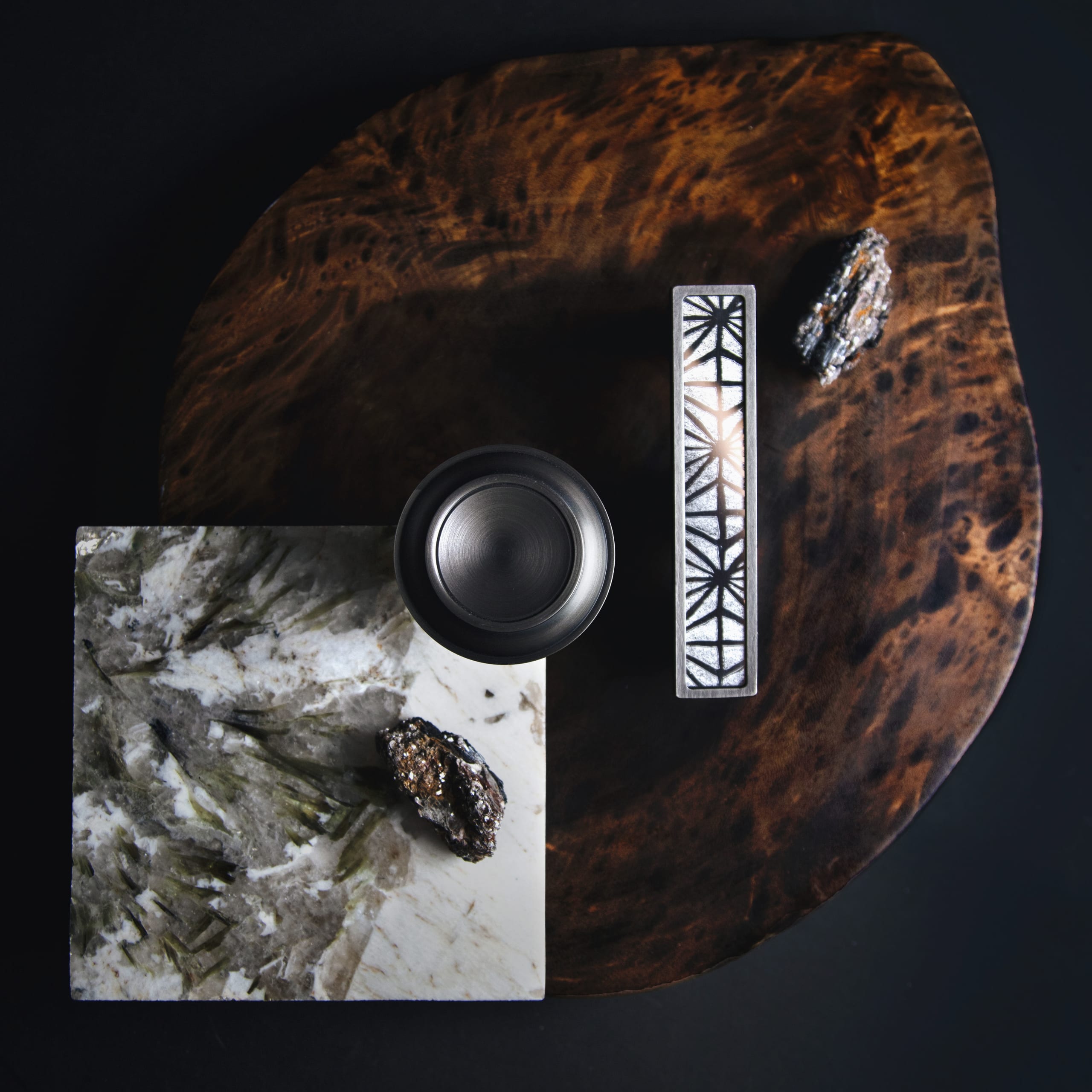 Thom Filicia for Accurate Collection of Hardware stylized photo of Carrera Knob and Aurora Lever in US15A