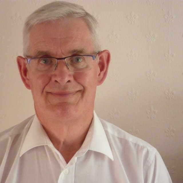 Head shot of Les Coop