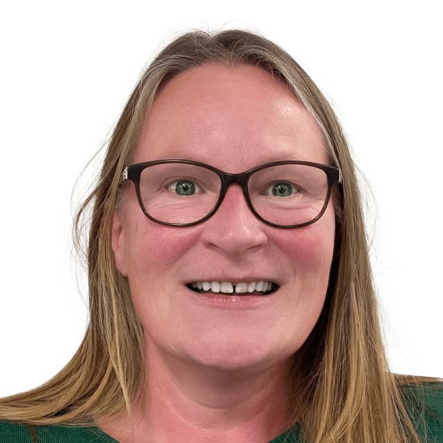 Head shot of Rachel Thwaite