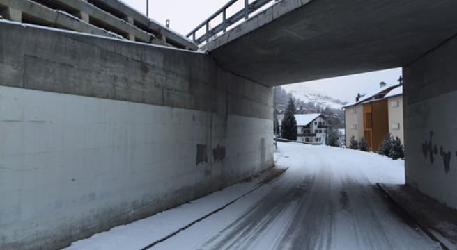 Scuol: Grosses Glück bei Sturz von Mauer