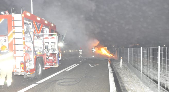 Härkingen: Erheblicher Rückstau wegen Lieferwagenbrand auf der A1   