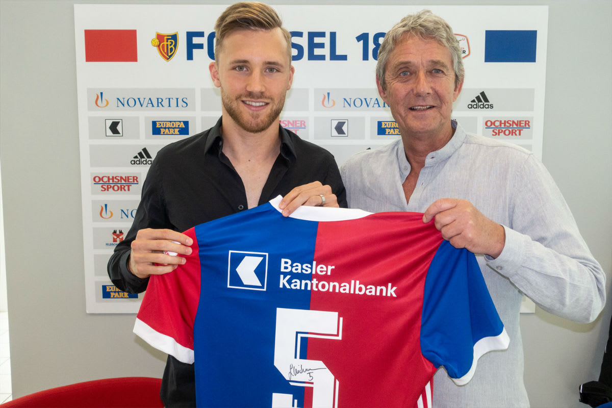 FCB holt Silvan Widmer