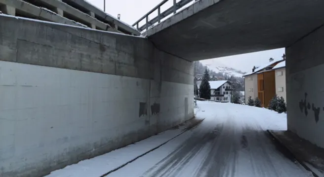 Scuol: Grosses Glück bei Sturz von Mauer