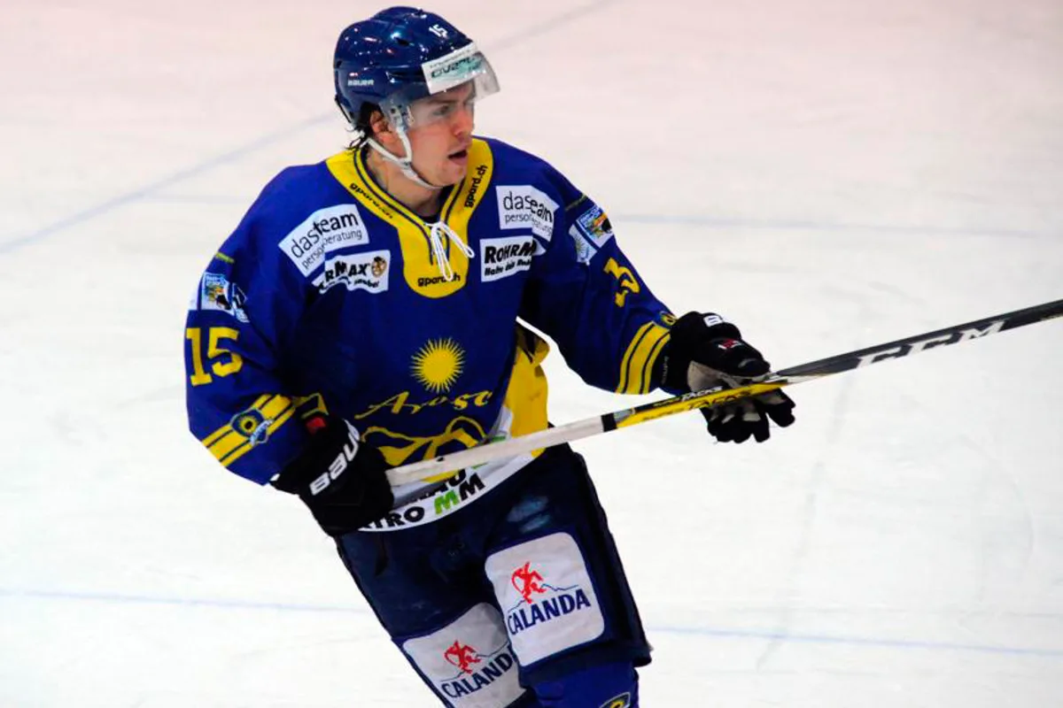 Begehrter Youngster verlängert beim EHC Arosa