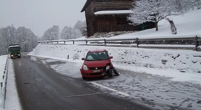 Auto bei Alleincrash in Klosters stark beschädigt