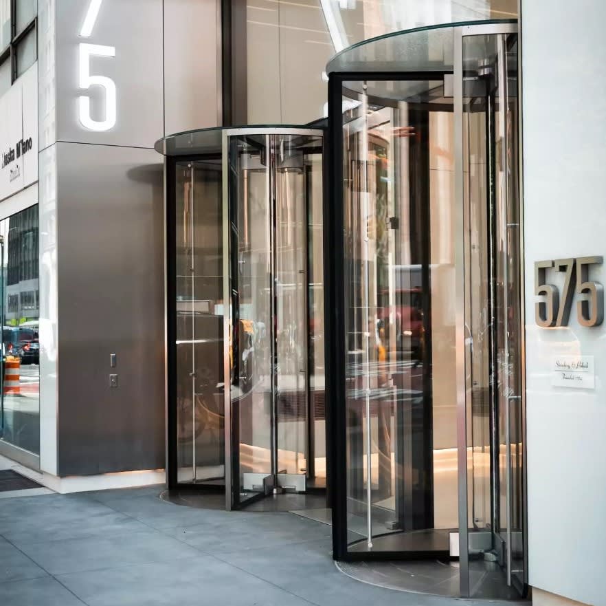All-Glass Revolving door