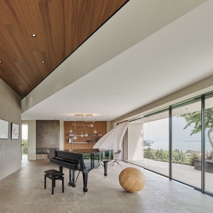 Sliding Door