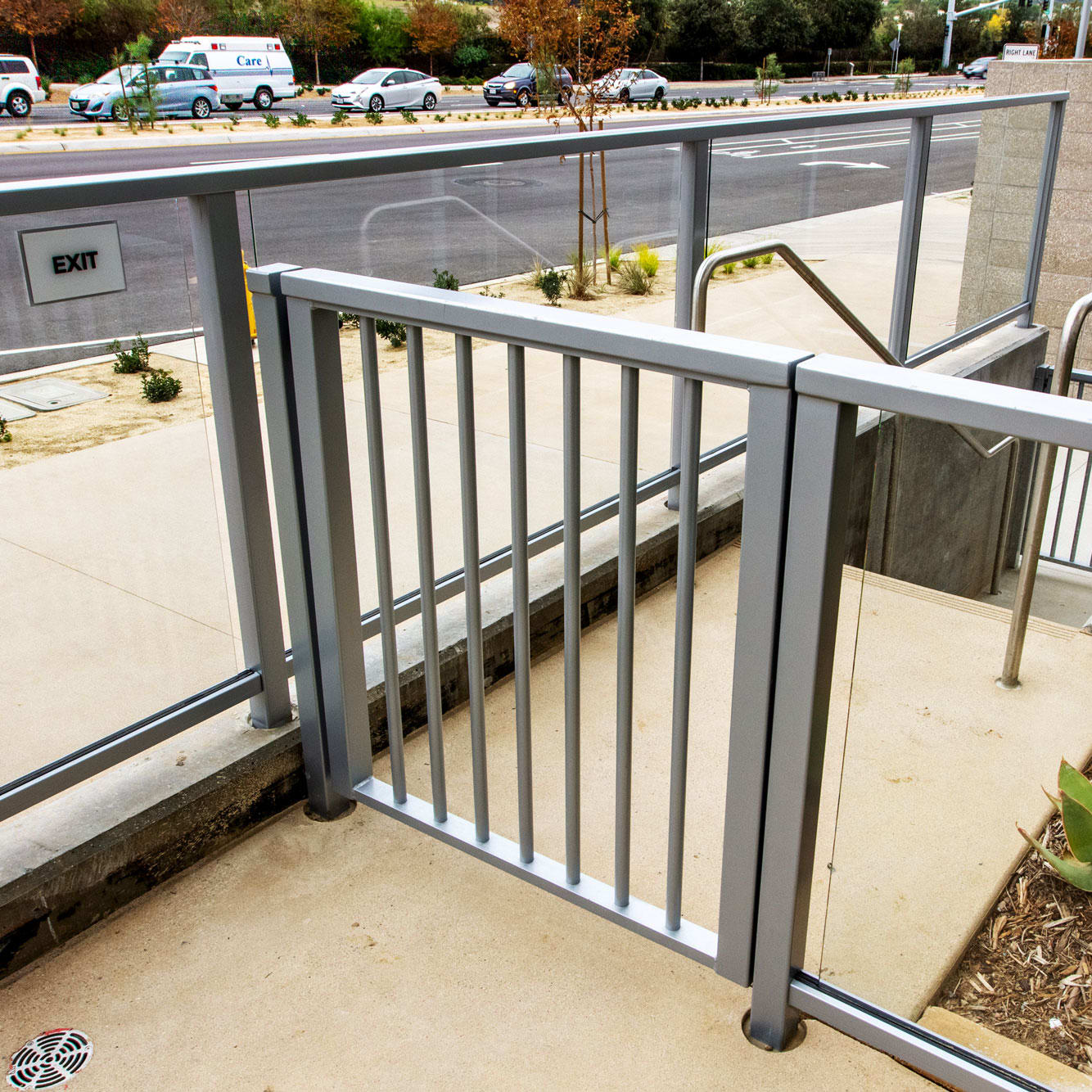 Gate