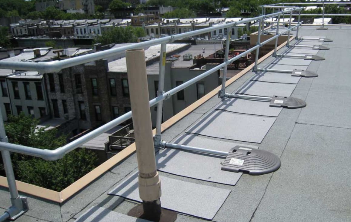 Freestanding Perm. Guardrail