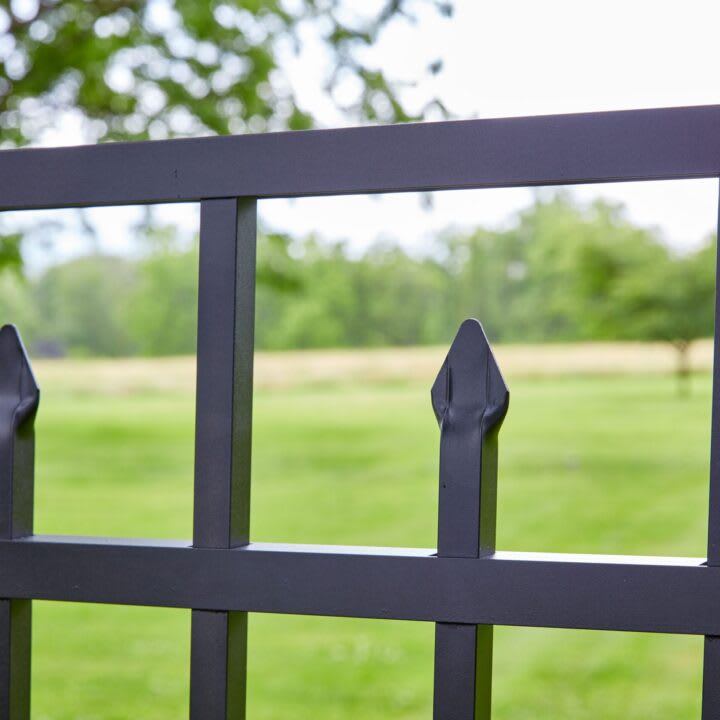 Alternating Spear Top Fence