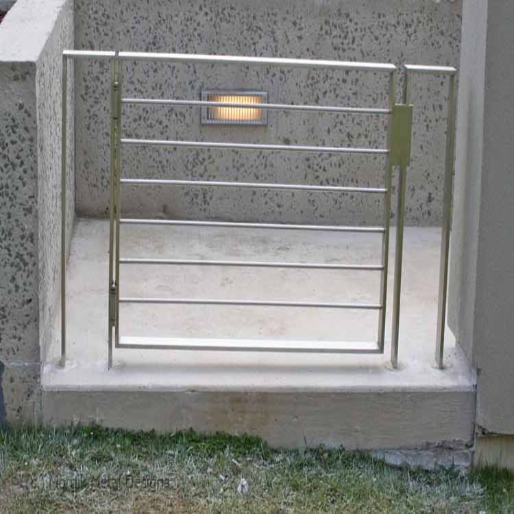 Gate