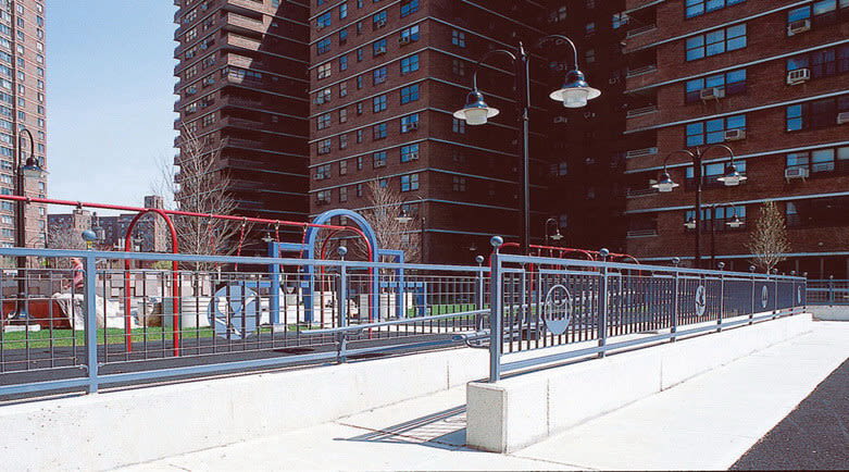 Gate