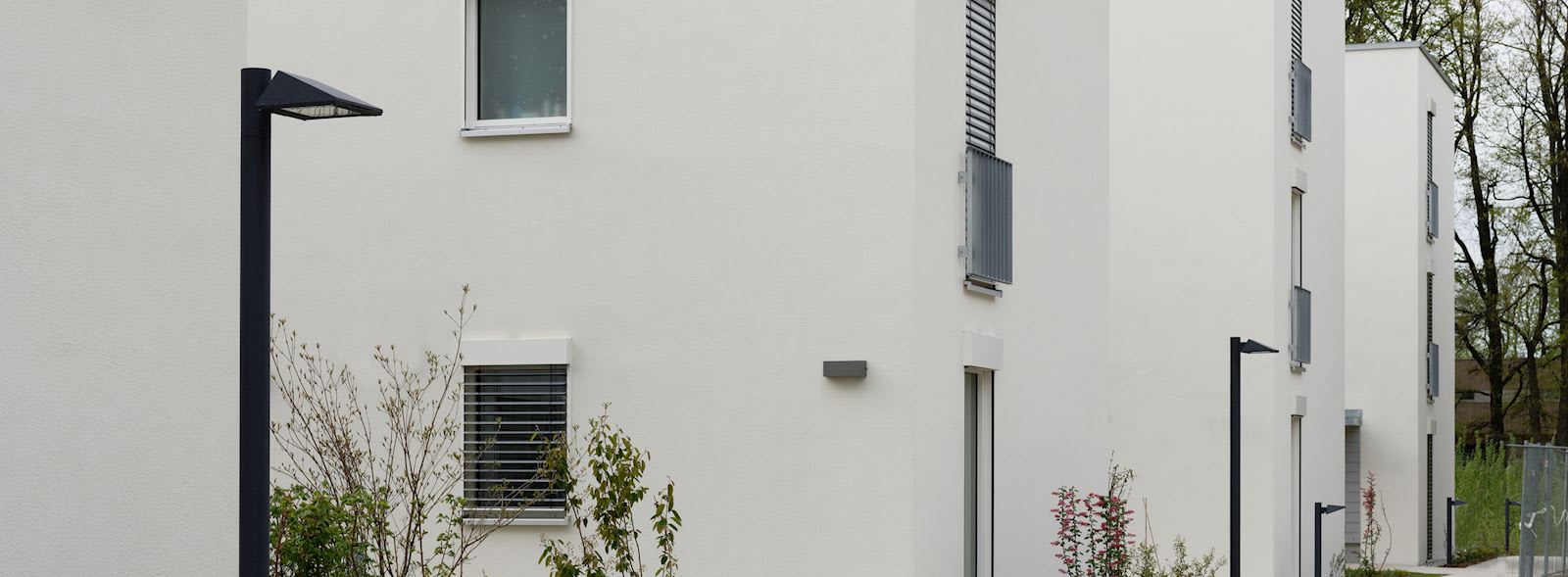 Adjustable luminaire with pole