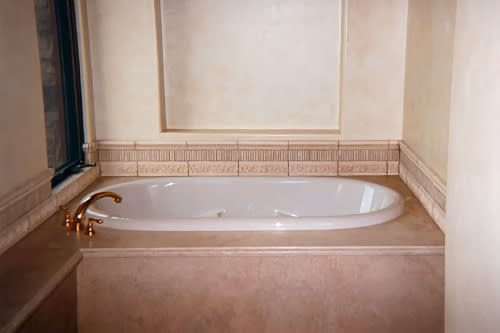 Aimee Oval Bathtub
