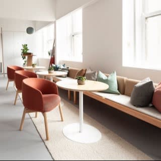 30" Diameter Round Table