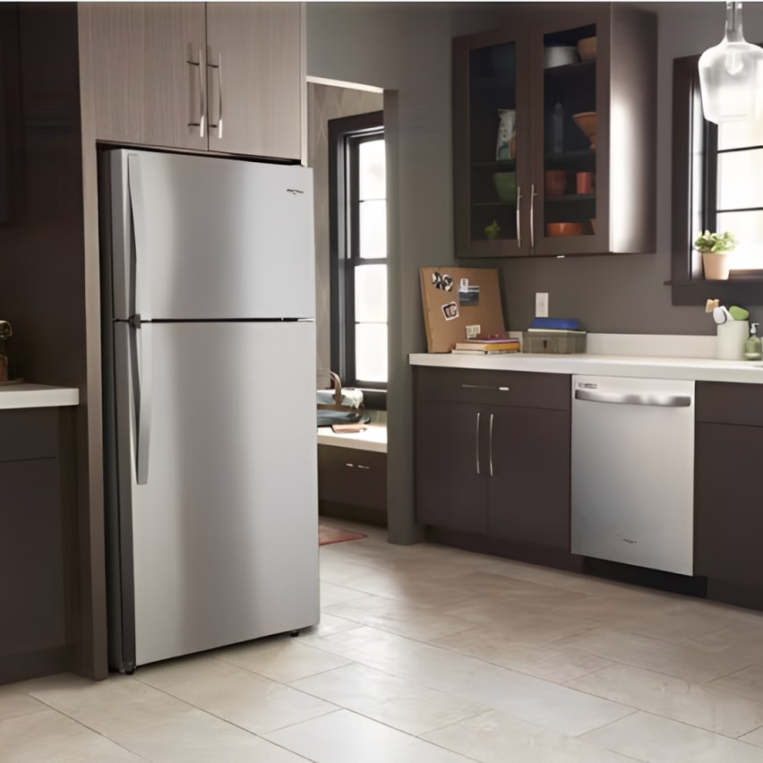 28-inch Wide Top Freezer Refrigerator - 14 cu. ft.