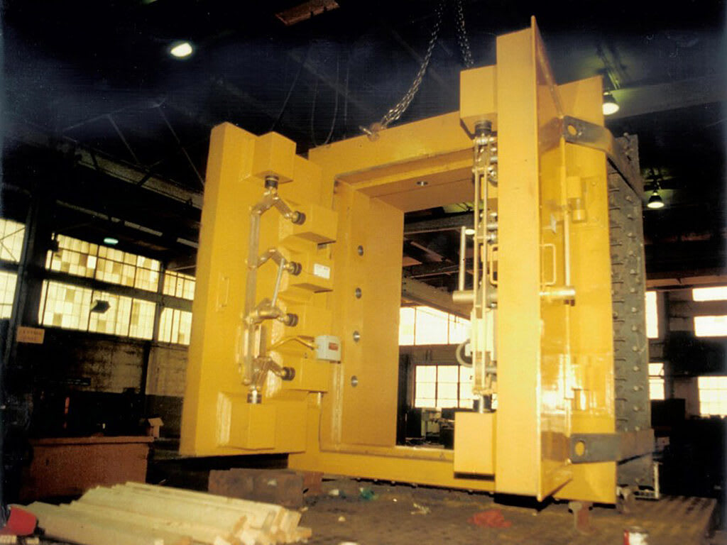BLAST & HIGH PRESSURE RESISTANT DOORS
