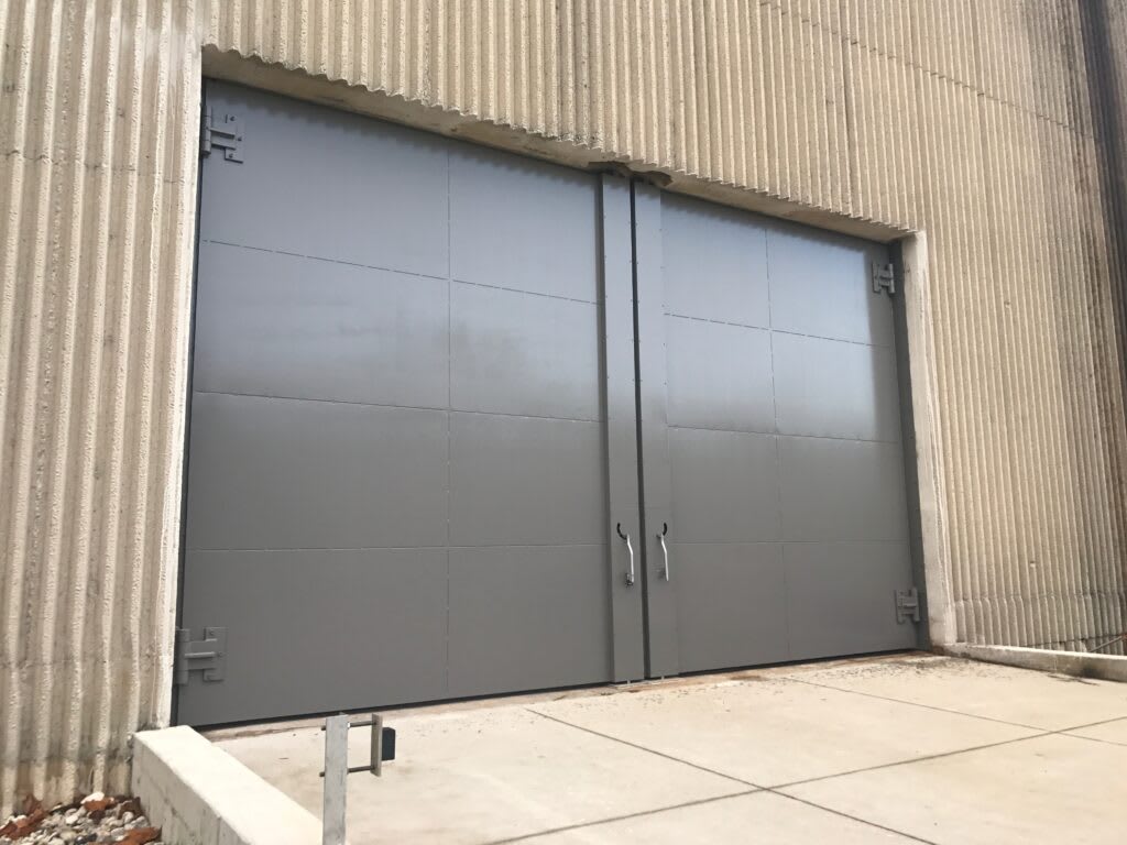 Vertical Lift Dominator 4-Leaf Door