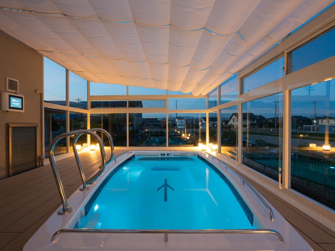 Luxury Fitness Pool - 500 Series
